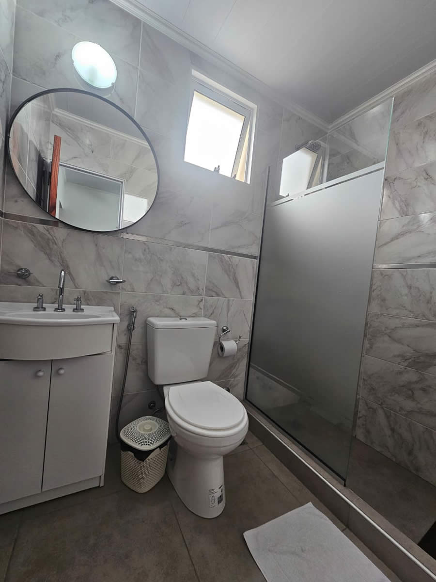 Baño moderno y completo del Departamento 2 en Federación