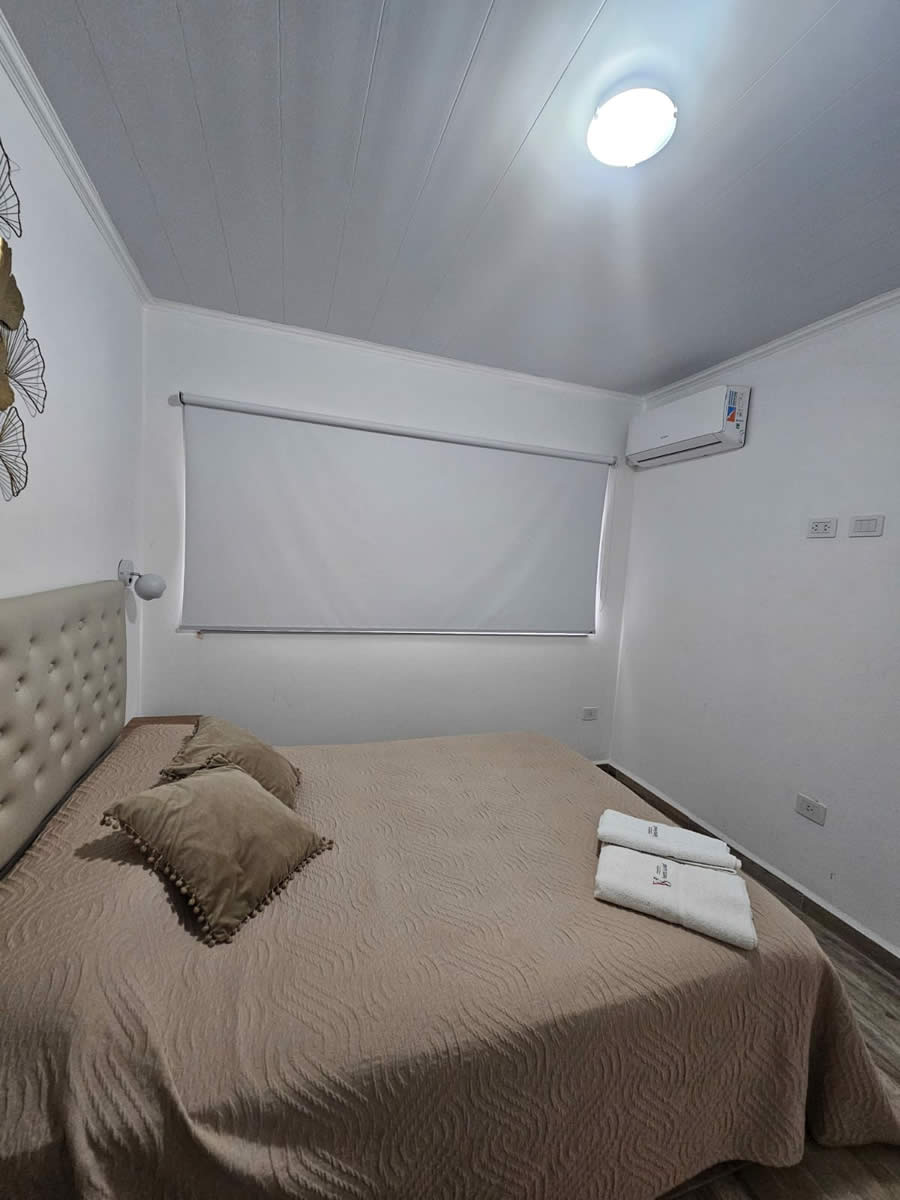 Cama matrimonial principal en el Alojamiento del dormitorio del Departamento 2