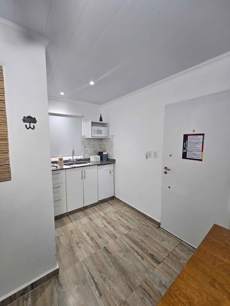 Cocina integrada y funcional del Departamento 4 en Federación