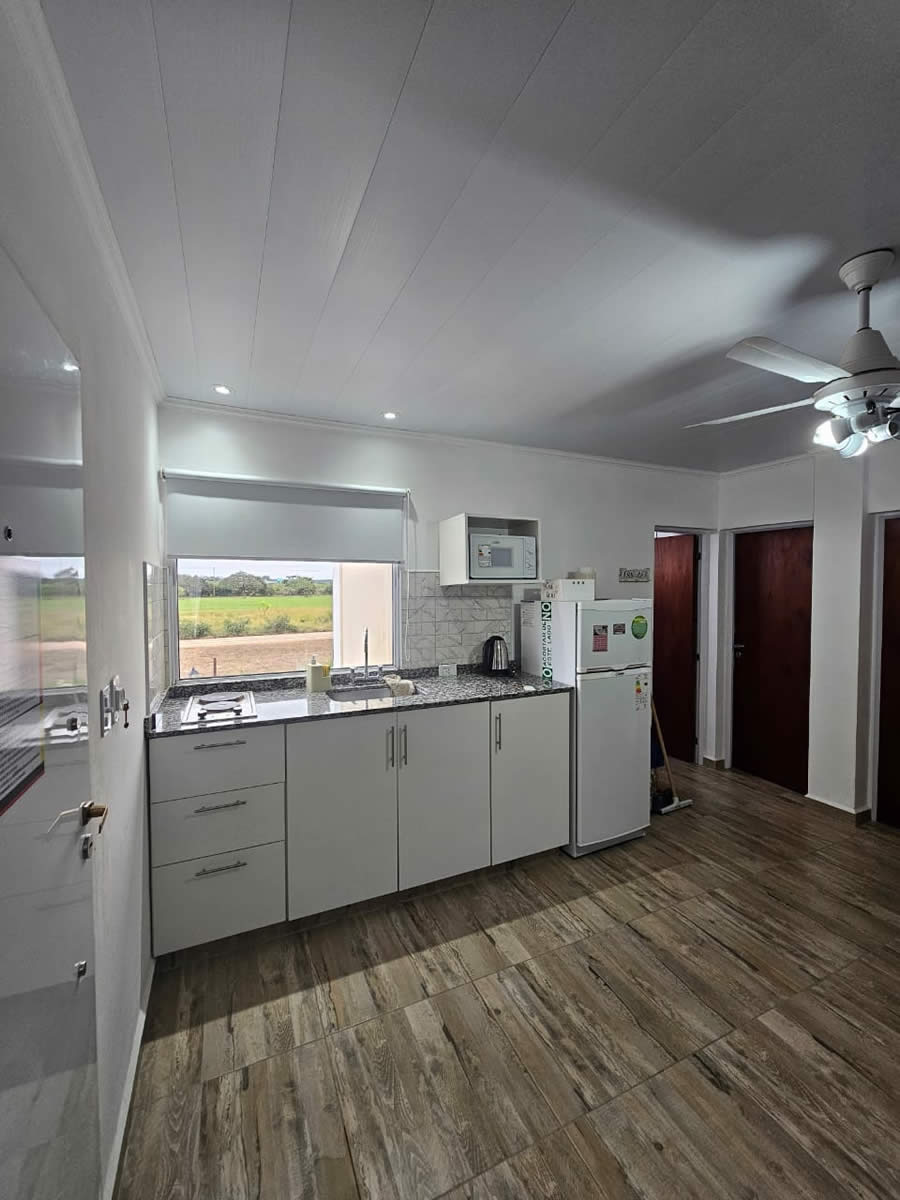 Cocina completa y espaciosa del Departamento 6 en Federación, Entre Ríos