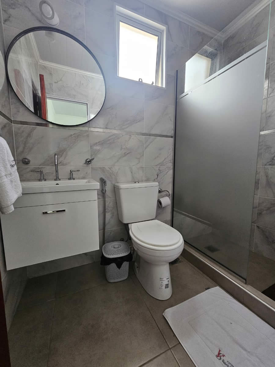 Baño completo y funcional del Departamento 7 en Federación